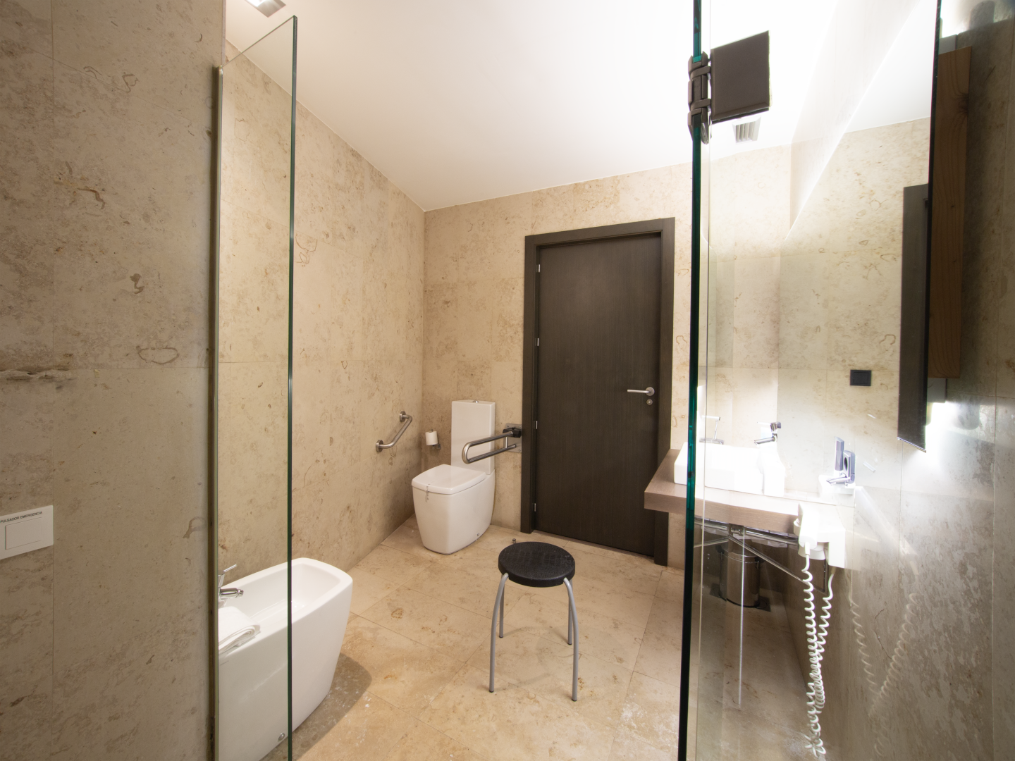 hotel de carretera en valencia con habitaciones grandes adaptadas