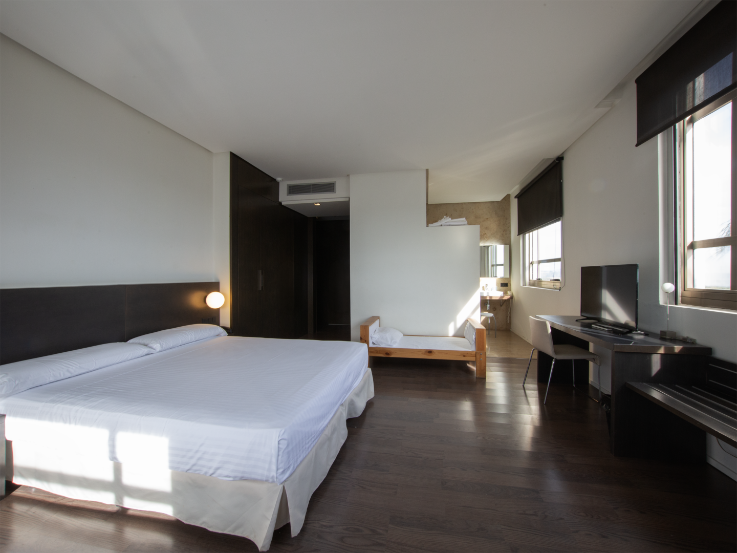 hotel de carretera en valencia con habitaciones triples con television